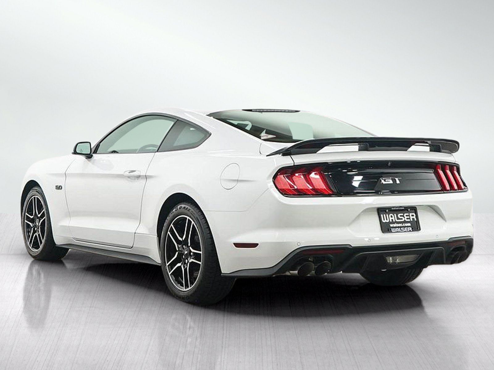 Used 2022 Ford Mustang GT RWD image 3