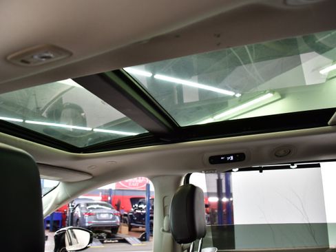 Used 2024 Chrysler Pacifica Limited FWD image 16