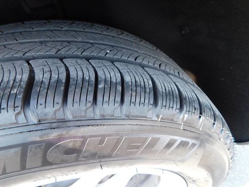 Used 2018 Porsche Macan AWD/4WD image 12