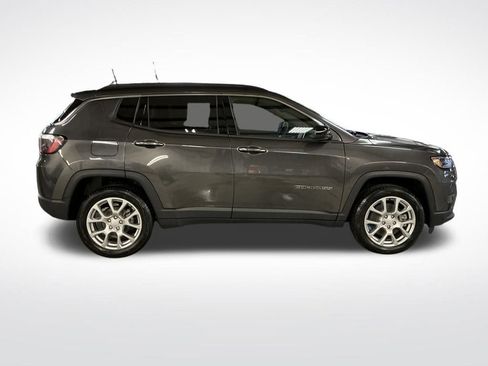 Used 2024 Jeep Compass Latitude image 7