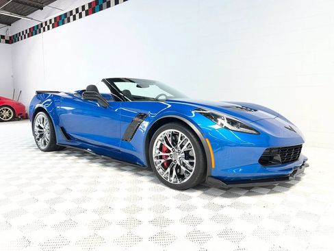 Used 2015 Chevrolet Corvette Z06 w/ 3LZ Preferred Equipment Group RWD image 9