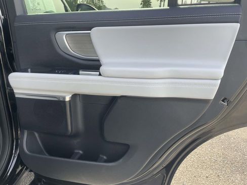 Certified 2025 Ford Expedition Platinum image 29