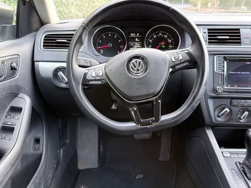 Used 2016 Volkswagen Jetta SE FWD image 35