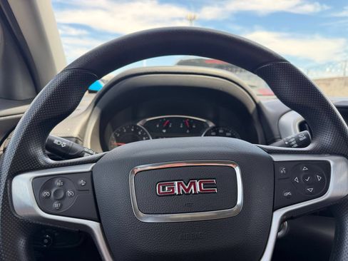 Used 2024 GMC Terrain SLE FWD image 25