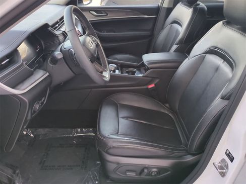 Certified 2023 Jeep Grand Cherokee Limited image 16