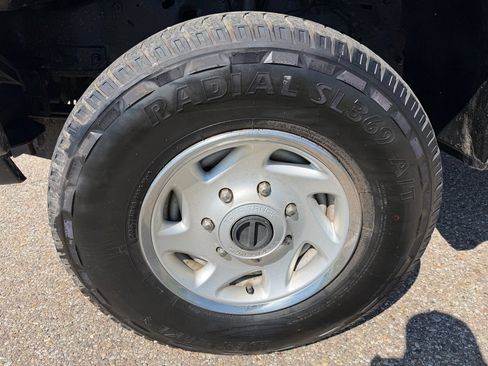 Used 2001 Ford F250 XL image 16