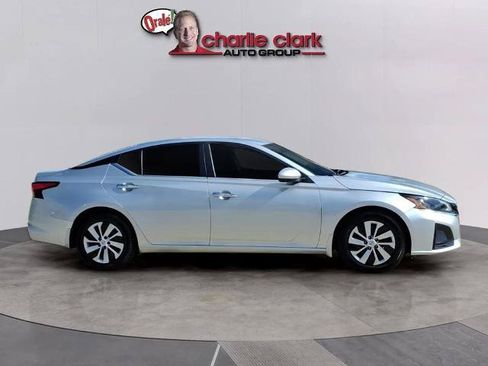 Certified 2023 Nissan Altima 2.5 S FWD image 7