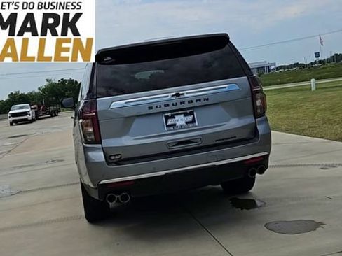 Used 2023 Chevrolet Suburban Premier w/ Premium Package 2 AWD/4WD image 7