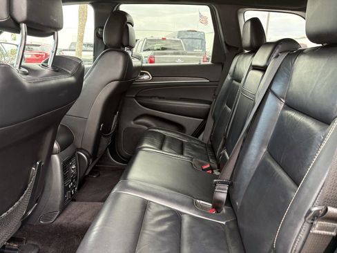 Used 2017 Jeep Grand Cherokee Limited image 21