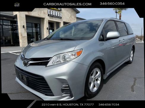 Used 2020 Toyota Sienna LE w/ Carpet Mat Package image 1