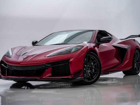 Used 2023 Chevrolet Corvette Z06 w/ Z07 Performance Package RWD image 1