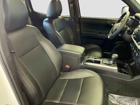 Used 2023 Toyota Tacoma TRD Sport w/ TRD Premium Sport Package AWD/4WD image 29