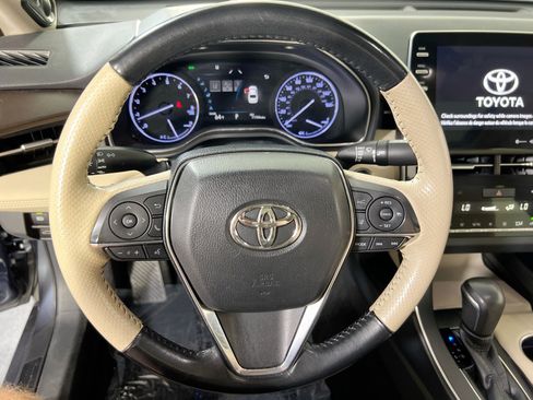 Used 2019 Toyota Avalon Limited w/ All Weather Liner Package FWD image 11