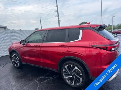 Used 2023 Mitsubishi Outlander SE FWD image 2