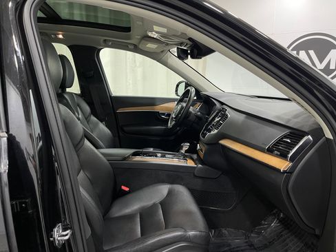 Used 2021 Volvo XC90 T6 Momentum w/ Advanced Package image 34