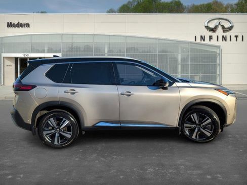 Used 2023 Nissan Rogue Platinum w/ Platinum Premium Package image 3