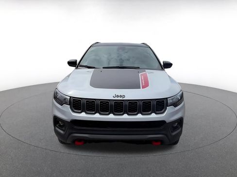 Used 2025 Jeep Compass Trailhawk AWD/4WD image 4
