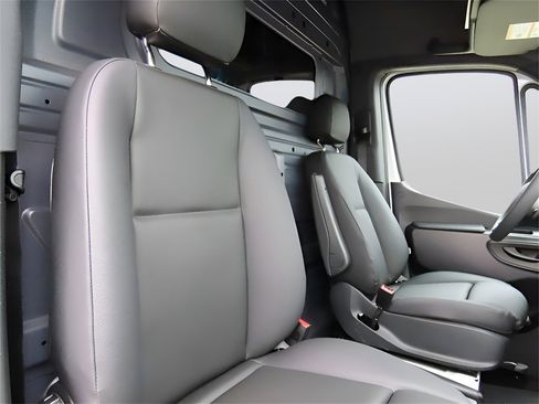 Used 2024 Mercedes-Benz Sprinter 3500 image 14