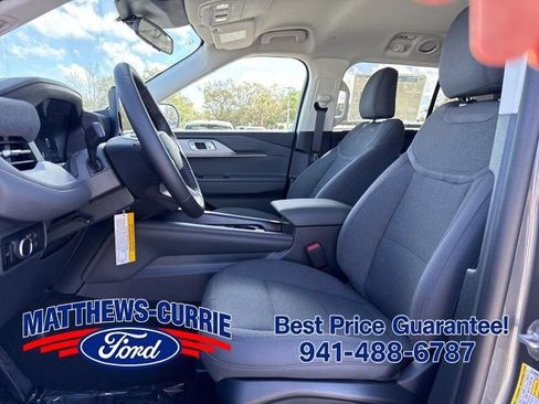 New 2026 Ford Explorer Active RWD image 9