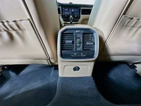 Certified 2023 Porsche Macan AWD/4WD image 27