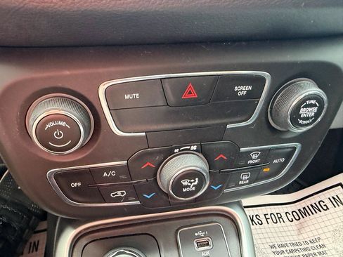 Used 2020 Jeep Compass Latitude w/ Cold Weather Group AWD/4WD image 22
