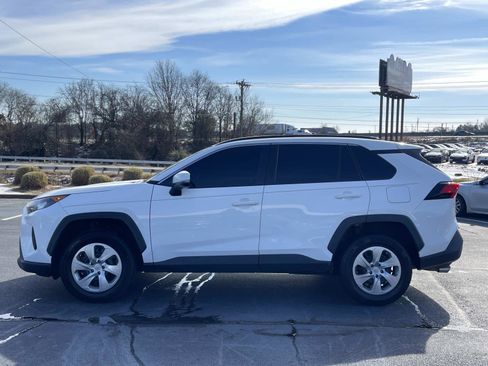 Used 2021 Toyota RAV4 LE FWD image 4