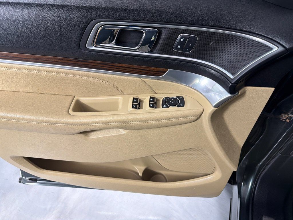 Used 2016 Ford Explorer Limited FWD image 11