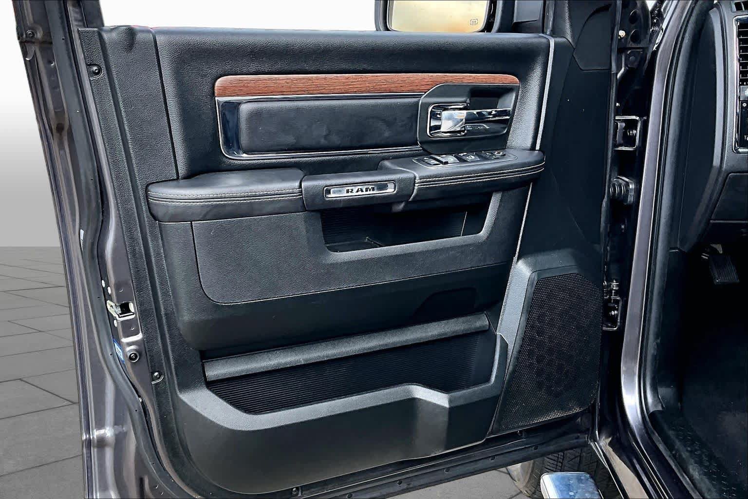 Used 2018 RAM 1500 Laramie w/ Convenience Group AWD/4WD image 22
