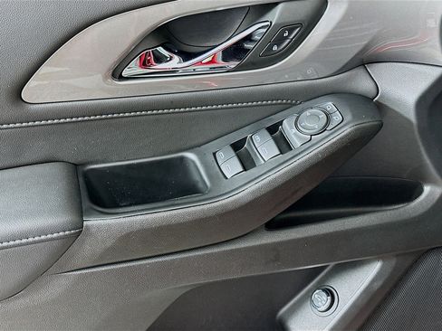 Used 2023 Chevrolet Traverse LT image 15