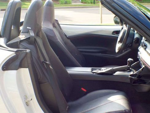 Used 2018 MAZDA MX-5 Miata Grand Touring RWD image 42