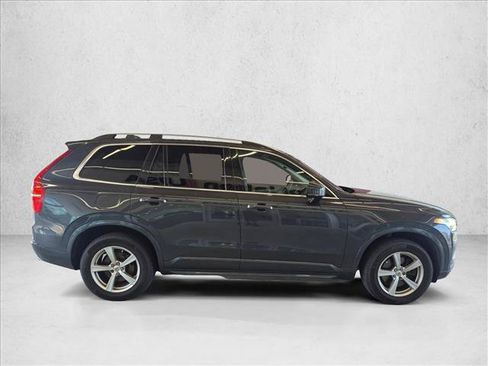 Used 2017 Volvo XC90 T5 Momentum w/ Vision Package FWD image 4