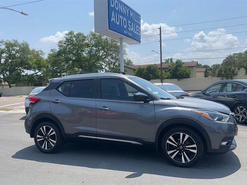 Used 2018 Nissan Kicks SR w/ Exterior Package image 3