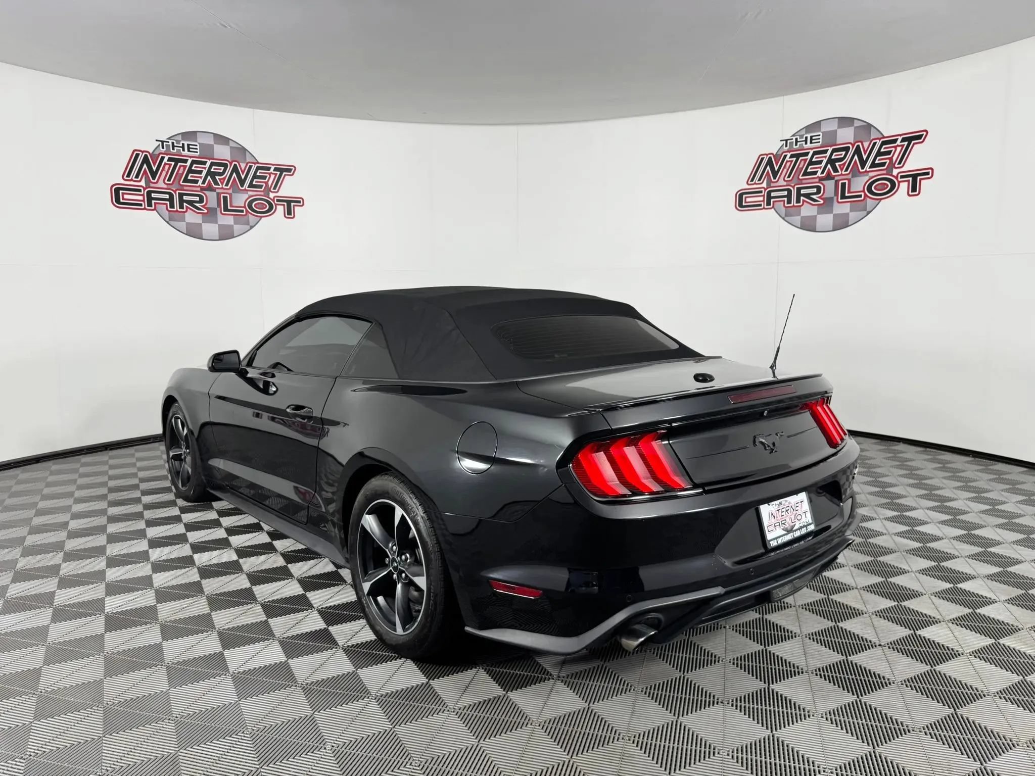 Used 2020 Ford Mustang Convertible w/ Equipment Group 101A RWD image 9