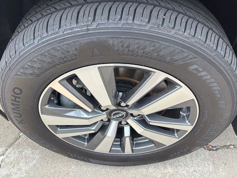 Used 2024 Nissan Pathfinder SL image 12