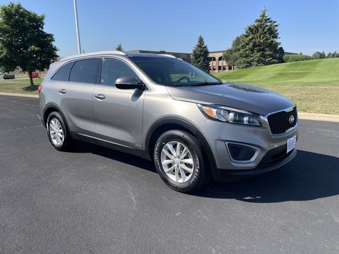 Used 2017 Kia Sorento AWD image 7