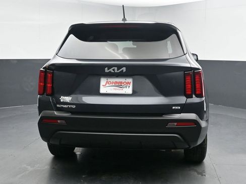 Used 2023 Kia Sorento LX image 8