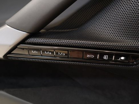 Used 2022 Ferrari SF90 Spider image 25