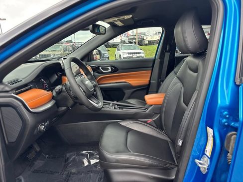 Used 2025 Jeep Compass Limited AWD/4WD image 11