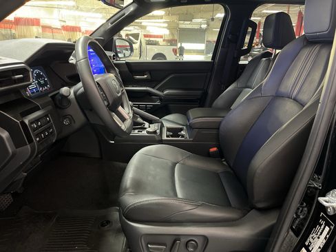 Used 2025 Toyota 4Runner Limited RWD image 7