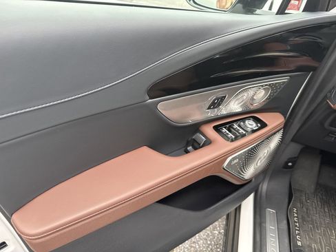 Used 2026 Lincoln Nautilus Reserve image 12