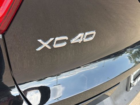 Used 2023 Volvo XC40 B5 Plus w/ Climate Package AWD/4WD image 10