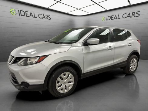Used 2018 Nissan Rogue Sport S FWD image 1