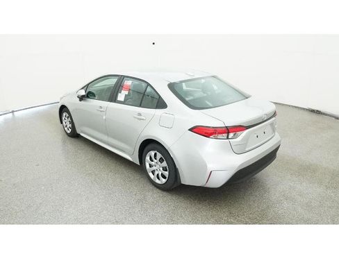 Used 2025 Toyota Corolla LE FWD image 6