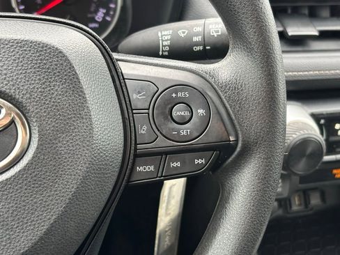 Used 2022 Toyota RAV4 LE image 16