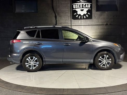 Used 2017 Toyota RAV4 LE AWD/4WD image 8