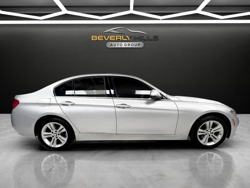 Used 2017 BMW 330i xDrive Sedan AWD/4WD image 6