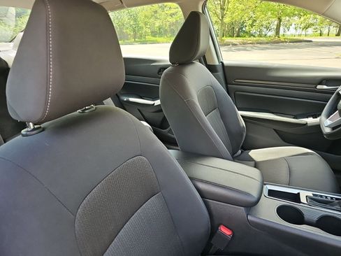 Used 2025 Nissan Altima 2.5 SV FWD image 12