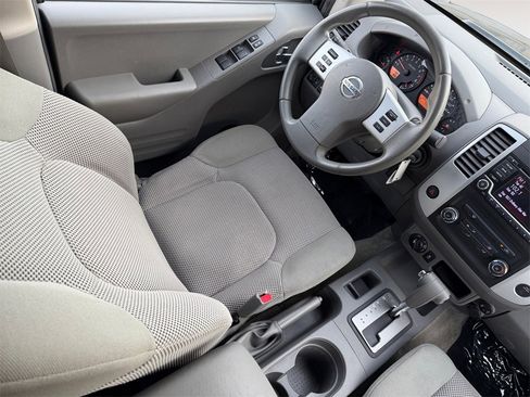 Used 2018 Nissan Frontier SV image 15