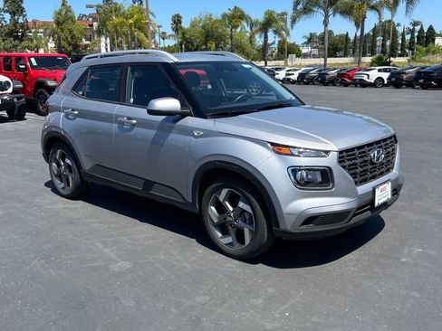 Used 2025 Hyundai Venue SEL image 6