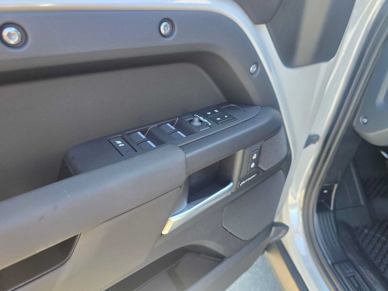 New 2026 Land Rover Defender 110 S AWD/4WD image 21